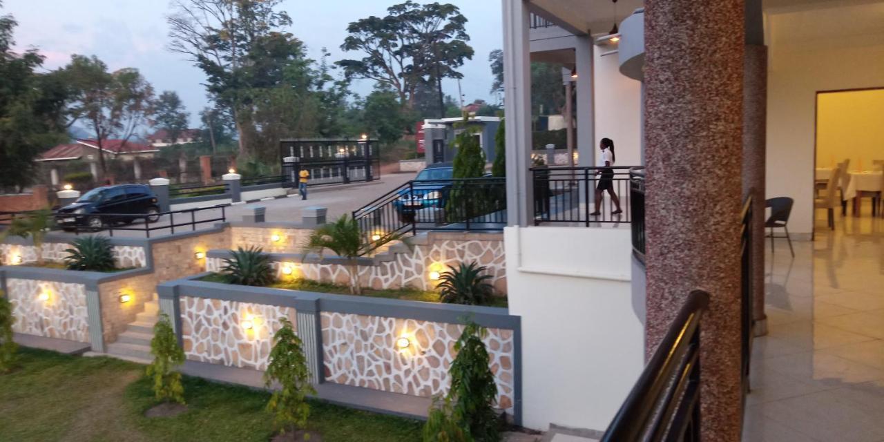 Eka Hoima Hotel Exterior foto