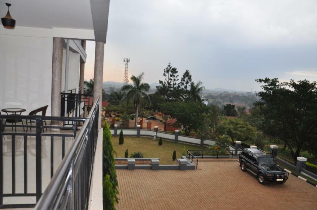 Eka Hoima Hotel Exterior foto